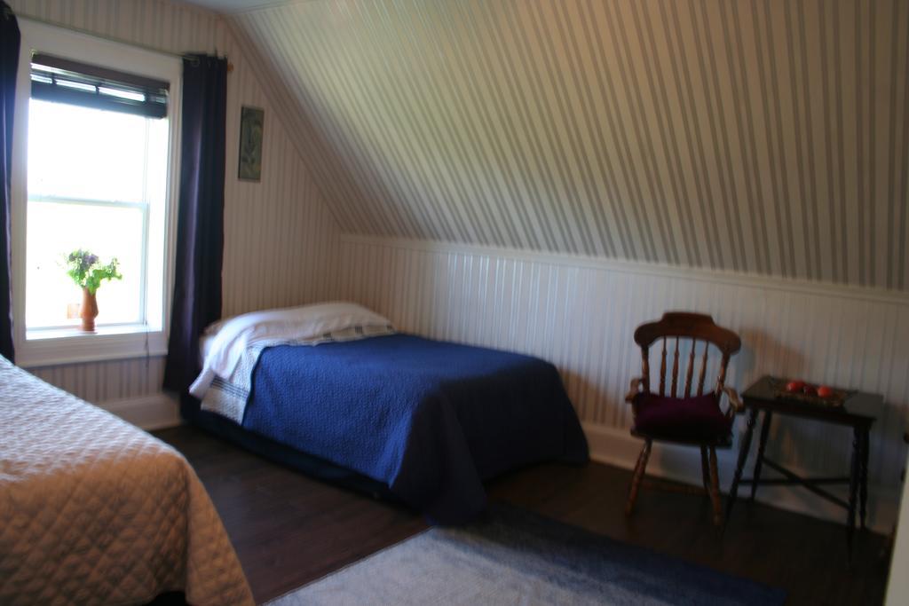 Lovely Green Gable Home Miscouche Eksteriør billede