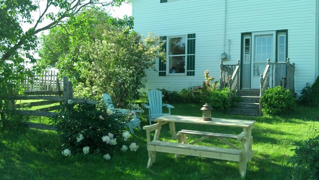 Lovely Green Gable Home Miscouche Eksteriør billede