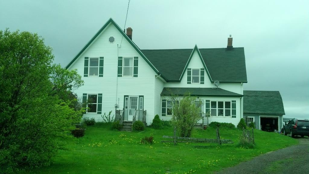 Lovely Green Gable Home Miscouche Eksteriør billede